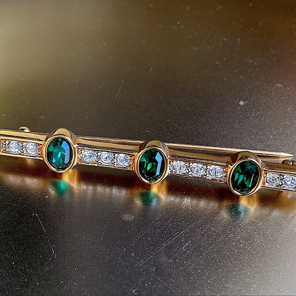 Swarovski S.A.L bar gold tone pin with green and white crystals - Picture 14 of 15
